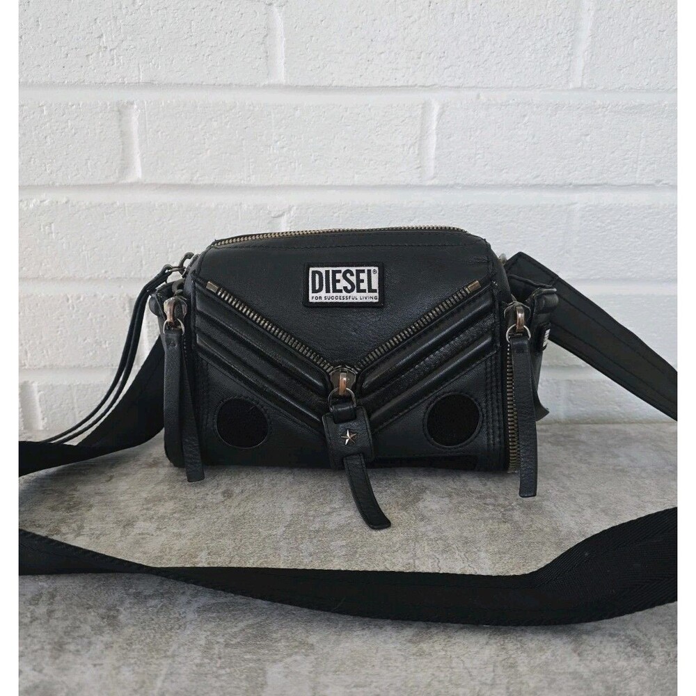 Diesel Le-Zipper Leather Crossbody Bag Black Color